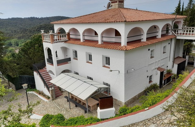 Costa Brava. House for 24. Private pool, BBQ and garden.