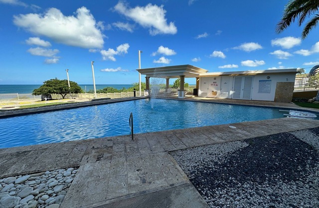 Costa del Mar 301A, a true beach getaway, WiFi, A/C, impressive views