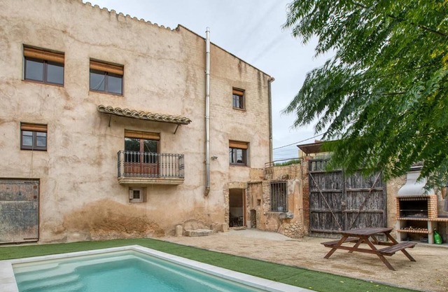 Costabravapartment Can Borrellet. pool, 8kms to Costa Brava