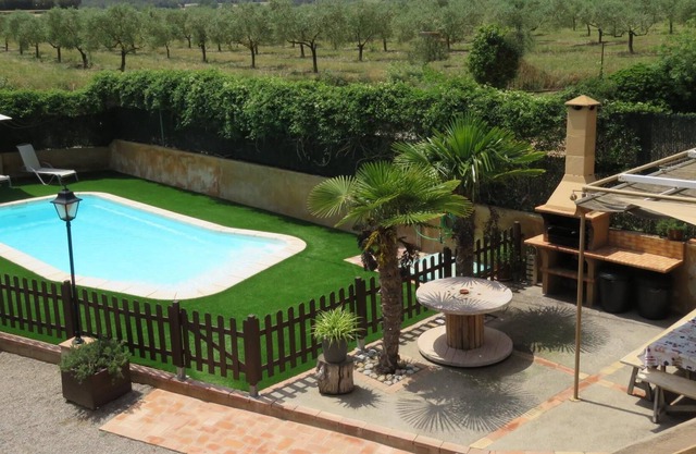 Costabravapartment Casa Petit. 18kms to the Costa Brava beaches, pool