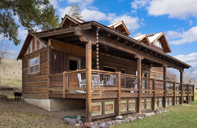 Costitch Lake Homestead – Historic 4 BDR Home w/Extraordinary Views!