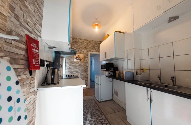 Cosy 1 Bed Apt in Lincoln With Amenities & Parking,