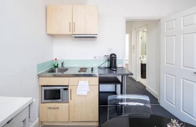 Cosy 1-bed flat on King's Road in Chelsea, West London