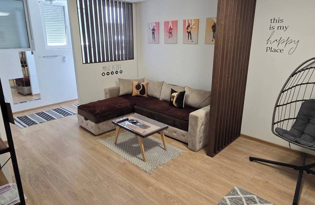 Cosy 1-bedroom apartment in Jagodina with WiFi, AC, 2 TV and a large living room