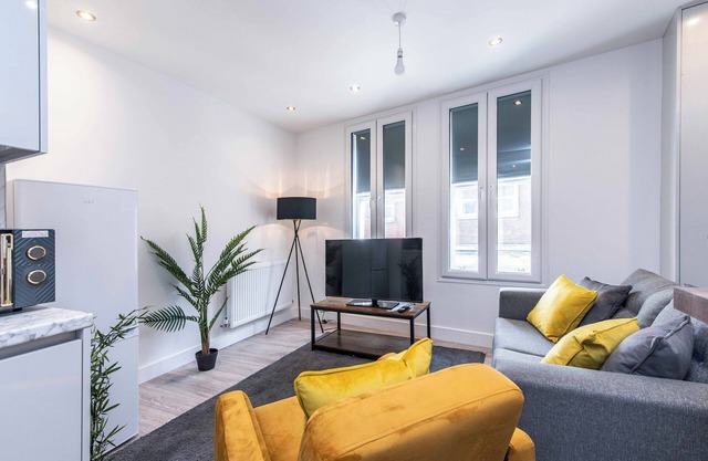 Cosy 2-Bed Apartment in the Heart of Basingstoke