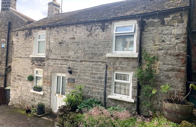 Cosy 2 bed cottage in the heart of Castleton at the bottom of Cavedale walk and Peveril Castle.