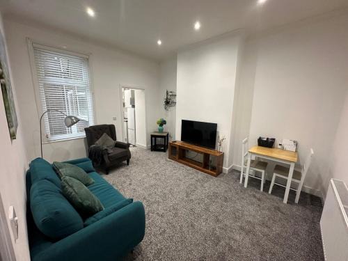 Cosy 2-bed flat, great location