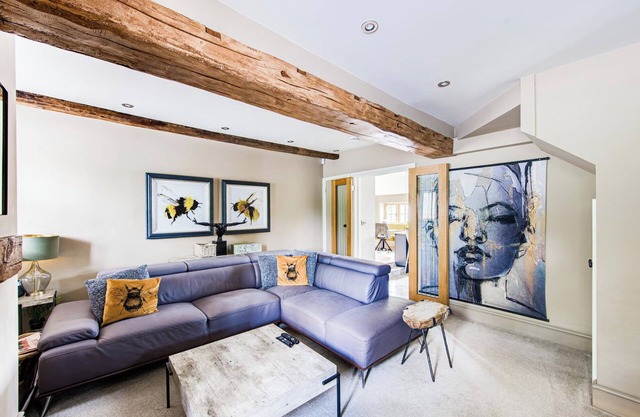 Cosy 2 bedroom cottage in Cheshire countryside with a modern design