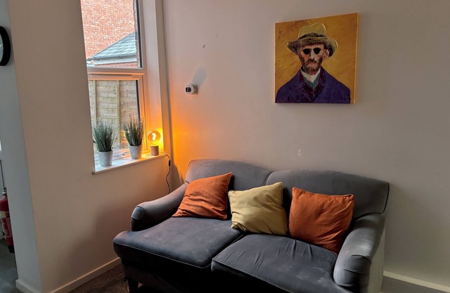 Cosy 4 bed House near City and University - Pet Friendly :)