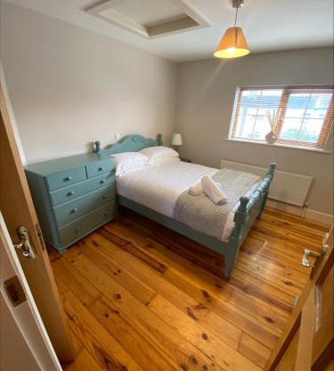 Cosy 4 Bedroom Galway House with Rear Garden Patio