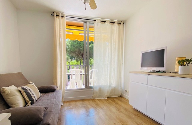 Cosy and Renovated Studio - Near the beach