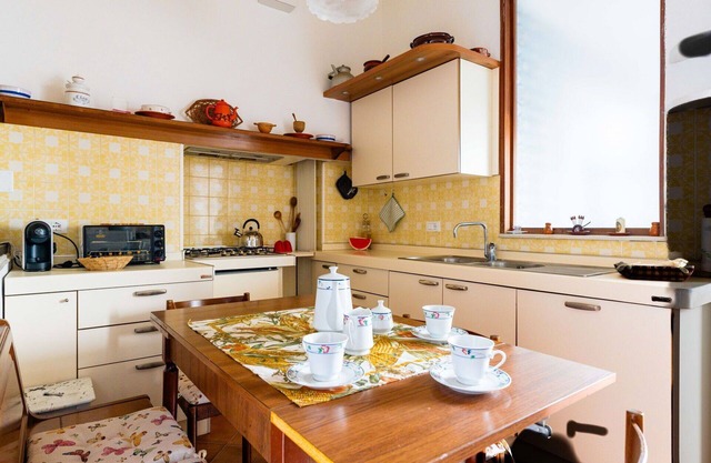 Cosy apartment for 6 people with A/C, WIFI, balcony, pets allowed and parking