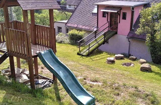 Cosy apartment in villa for 4 guests with pool, WIFI, TV, patio and pets allowed