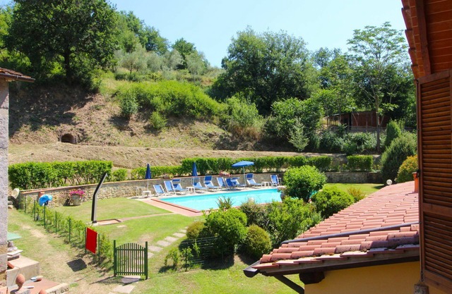 Cosy apartment for 5 people with pool, WIFI, TV, pets allowed and parking