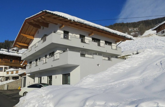 Cosy apartment for 6 people with WIFI, TV, patio and parking