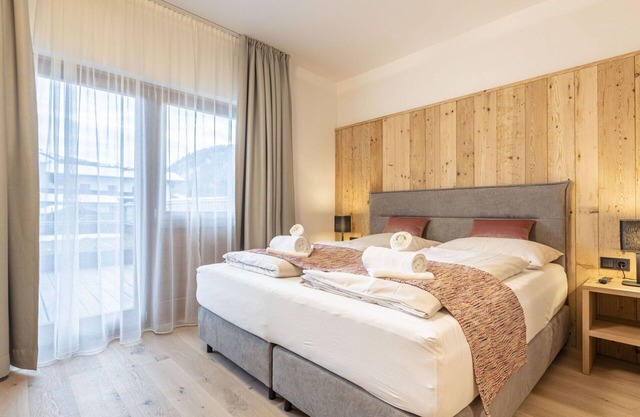 Cosy apartment for 6 guests with WIFI, hot tub, TV, balcony and parking