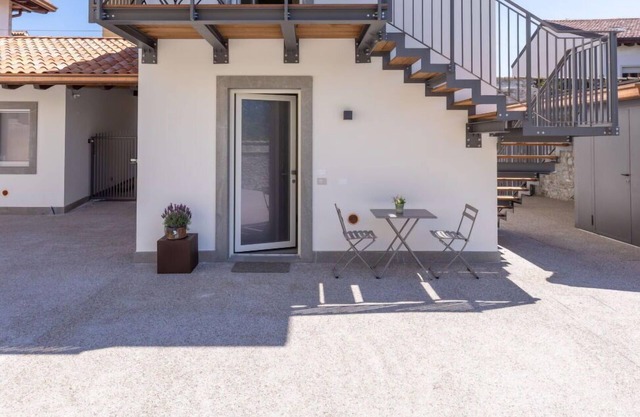 Cosy apartment for 4 guests with WIFI, A/C, TV, pets allowed and parking