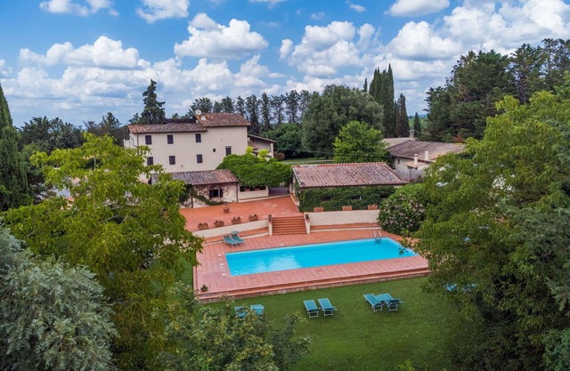 Cosy apartment in villa for 4 people with WIFI, pool, TV, terrace and parking