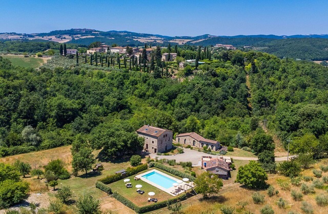 Cosy apartment in villa for 16 guests with A/C, WIFI, private pool, TV, patio and parking