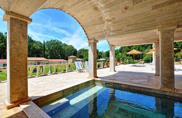 Cosy apartment for 8 guests with pool