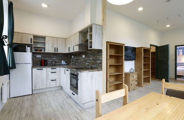 Cosy apartment for 6 guests with hot tub, WIFI, TV and parking