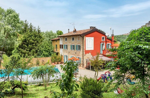 Cosy apartment for 10 people with private pool, WIFI, TV, terrace and pets allowed