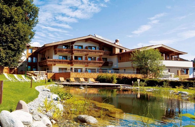 Cosy apartment for 6 guests with hot tub, WIFI, TV, balcony, pets allowed and parking