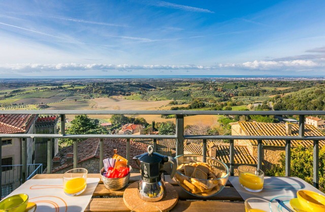 Cosy apartment for 5 guests with WIFI, TV, balcony, pets allowed, panoramic view and parking