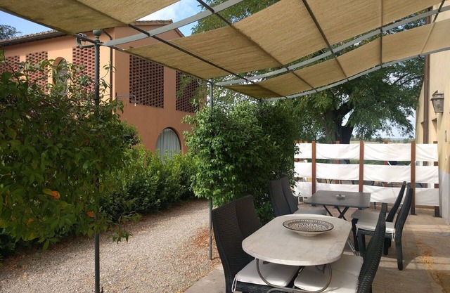 Cosy apartment in villa with pool, WIFI, panoramic view and parking, close to San Gimignano