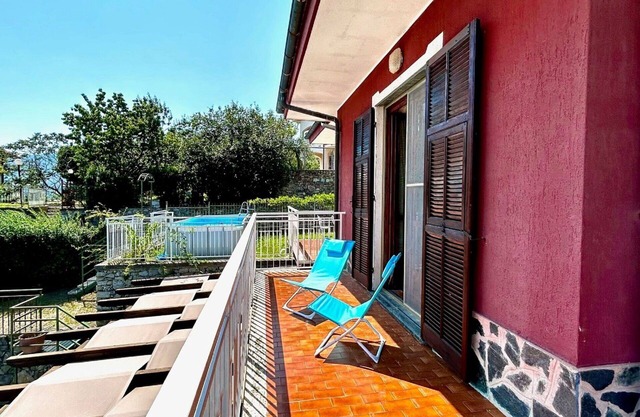 Cosy apartment for 6 guests with WIFI, private pool, balcony, pets allowed and parking