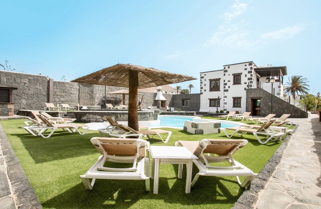 Cosy Apartment "3" with Terrace, Community Pool & Wi-Fi
