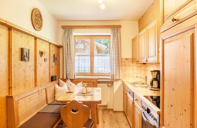 Cosy Apartment "Alpenrose" with Mountain View, Wi-Fi & Balcony