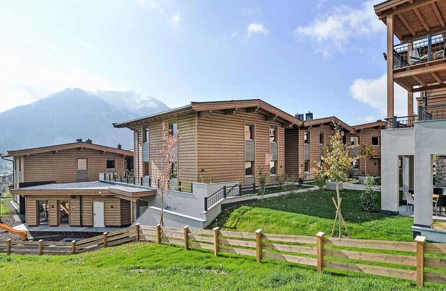 Cosy apartment for 12 guests with WIFI, TV, terrace, pets allowed and parking