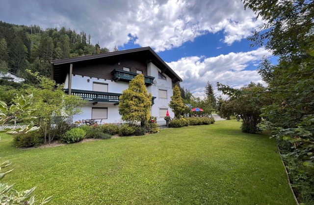 Cosy apartment for 4 people with WIFI, TV, patio, pets allowed and parking
