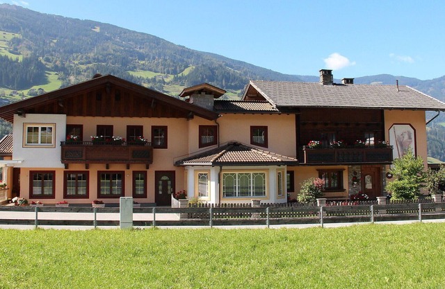 Cosy apartment for 7 guests with WIFI, TV, patio, panoramic view and parking