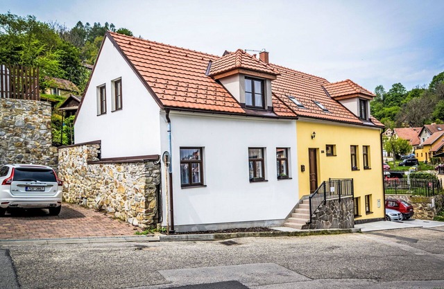 Cosy apartment for 5 guests with WIFI, patio and pets allowed
