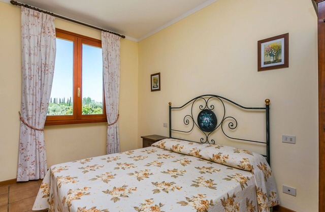 Cosy apartment for 2 guests with pool, WIFI, A/C, TV, pets allowed and parking