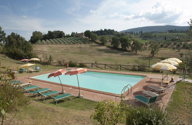 Cosy apartment for 4 people with A/C, WIFI, pool, pets allowed, panoramic view and parking