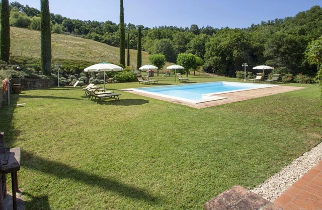 Cosy apartment for 6 guests with pool, WIFI, TV, terrace, pets allowed and parking