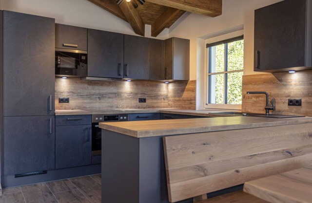 Cosy apartment for 10 people with WIFI, TV, terrace and parking