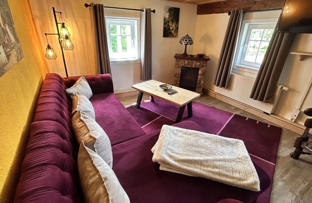 Cosy apartment for 12 people with hot tub, WIFI, TV, patio, pets allowed and parking