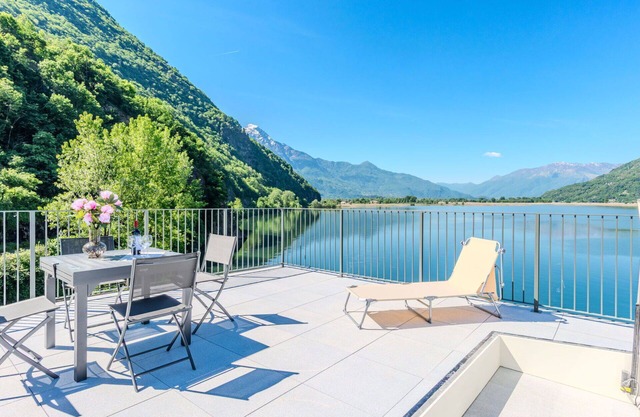 Cosy apartment for 2 guests with A/C, WIFI, TV, balcony and parking