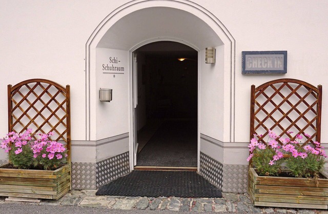 Cosy apartment for 2 guests with WIFI, TV, pets allowed, panoramic view and parking