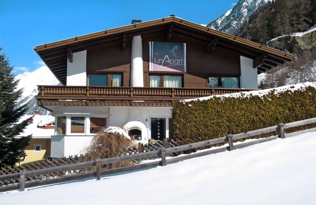 Cosy apartment for 2 guests with WIFI, TV, pets allowed and parking