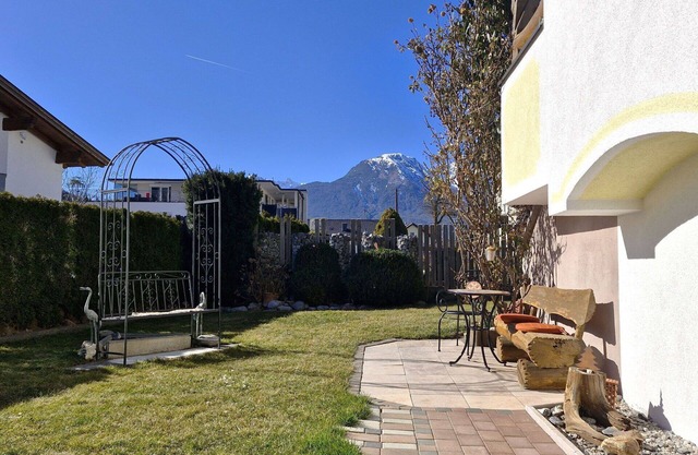 Cosy apartment for 2 people with WIFI, TV, patio, pets allowed and parking