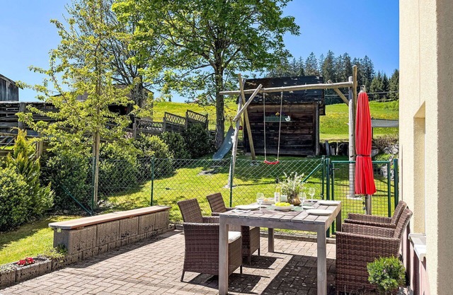 Cosy apartment for 3 guests with WIFI, TV, patio, pets allowed and parking
