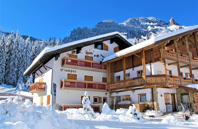 Cosy apartment for 3 people with WIFI, TV, balcony and parking