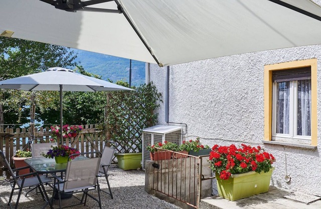 Cosy apartment for 3 people with WIFI, TV, patio, pets allowed and parking