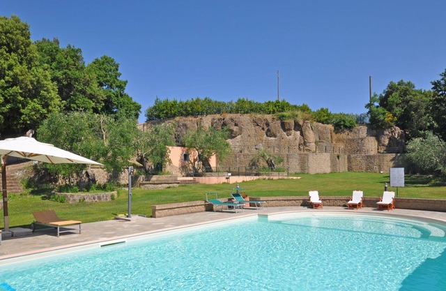 Cosy apartment for 3 people with pool, TV and parking