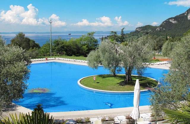 Cosy apartment for 3 people with pool, A/C, WIFI, TV, patio and parking